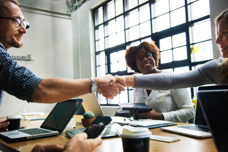peut on ouvrir une entreprise en etant salarié​