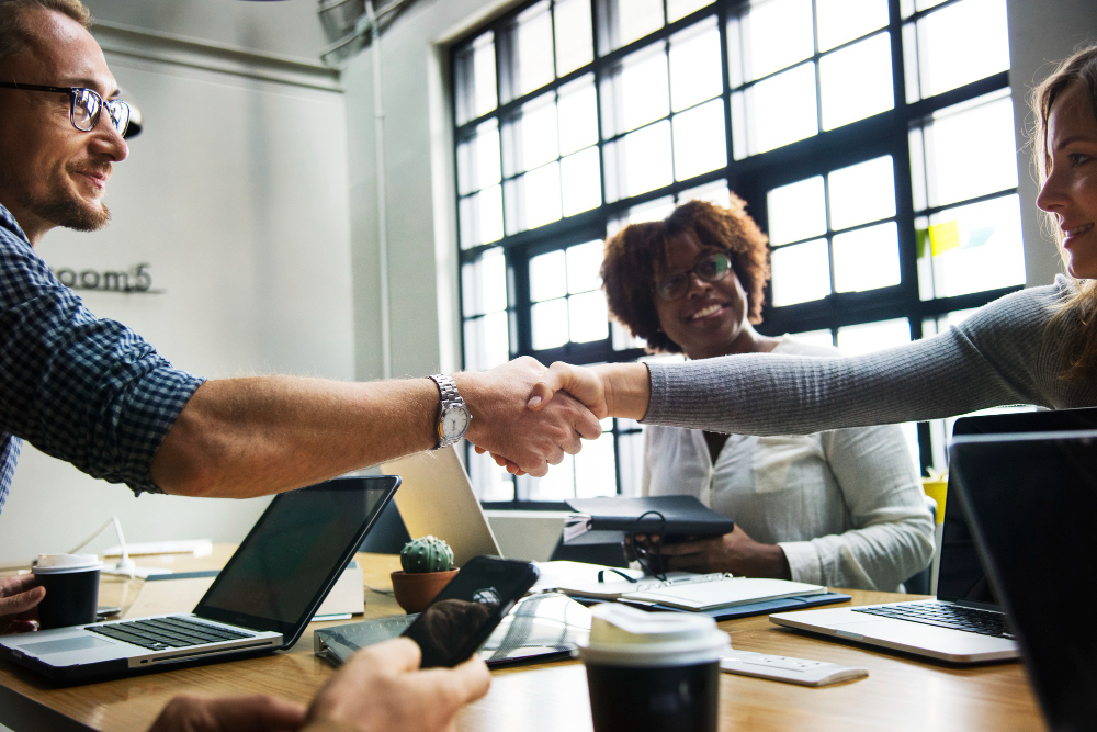 peut on ouvrir une entreprise en etant salarié​